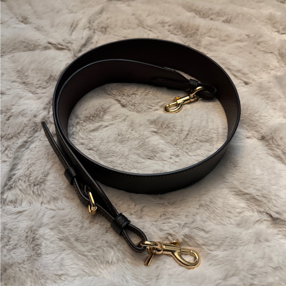 coach novelty strap 42.5" (interior of strap is oxblood)